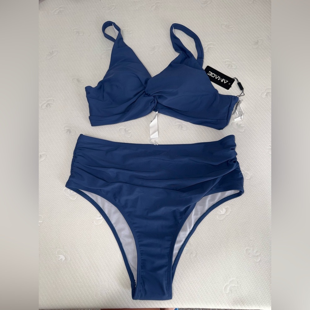 Swimsuit - Picture 3 of 6